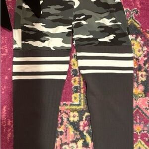 Camouflage Leggings with Stripes